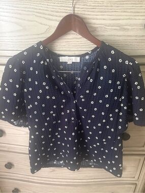 LOFT Navy Blue and White Textured Floral Blouse, size XS, flowy, vacation